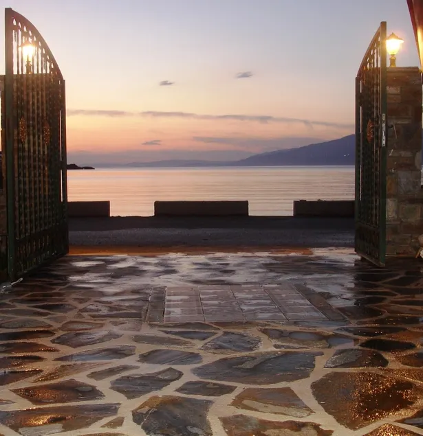Milina Beach House - Image 1