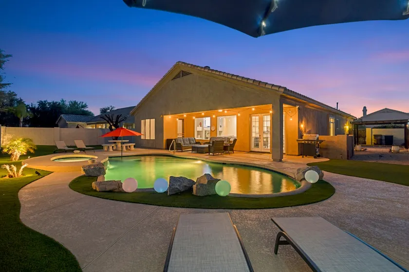 AZ Oasis, Cleaning & Pool heat fee FREE 3+ nights! - Image 1