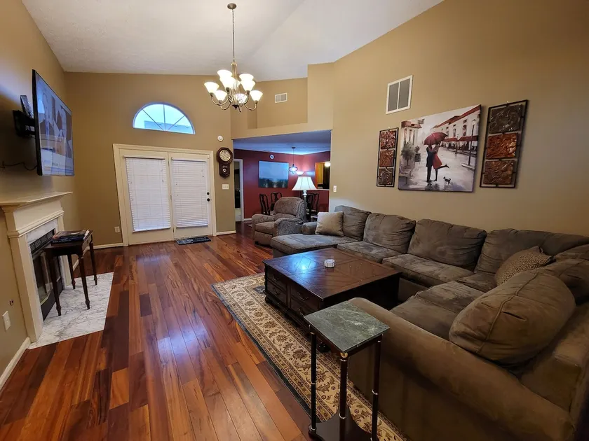 Family Friendly 3 BR w/ King Bed and Jacuzzi tub - Image 1