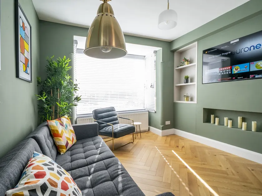 Luxury Townhouse 2BR Belfast's Best Area - Image 1