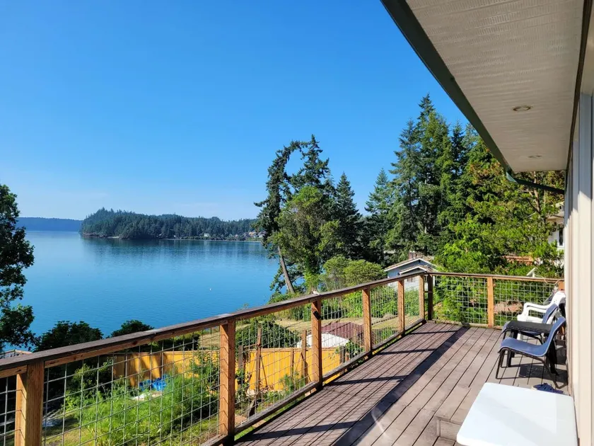 Hood Canal Hideway Waterfront home - Image 1