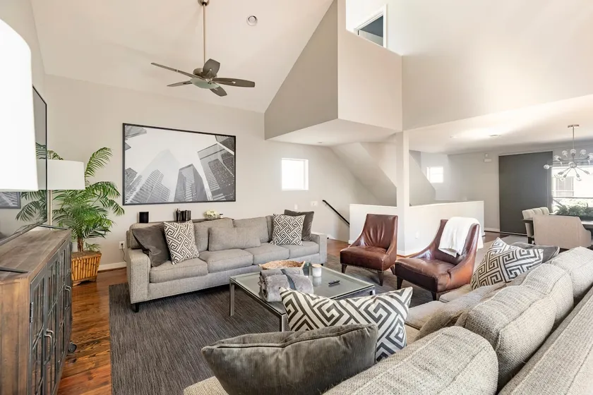 3 story private home Midtown & steps from Downtown - Image 1
