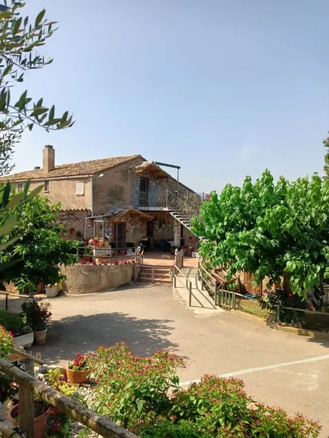 Stay in a farmhouse - Image 1