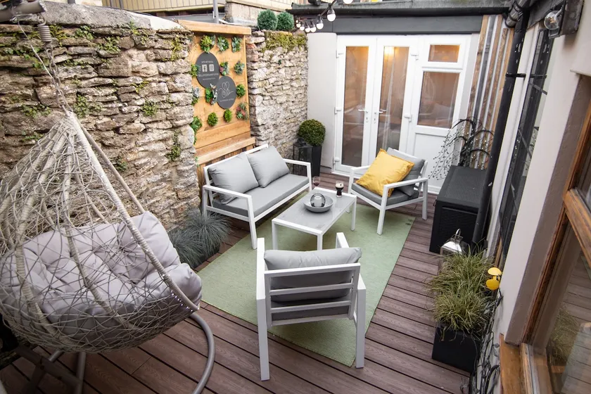 Park free LateCheck Comfortable Cottage Frome Bath - Image 1