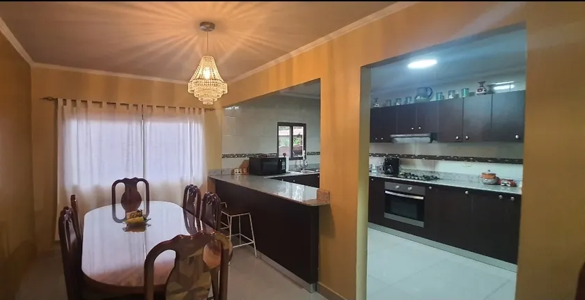 Spacious and cozy apartment - Image 1