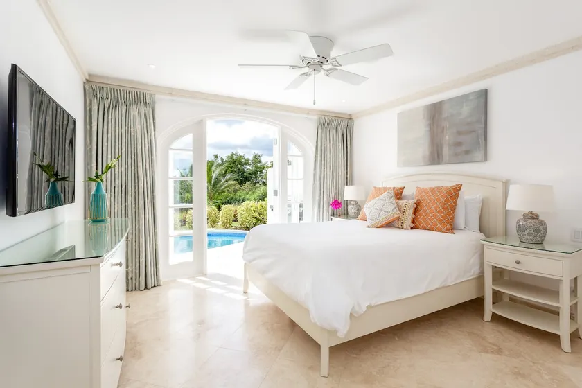 Beautiful 4 Bedroom Townhouse with pool - Image 1