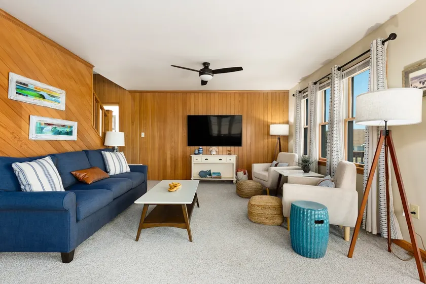 Walk to Beach, Oceanside, Dog friendly - Image 1