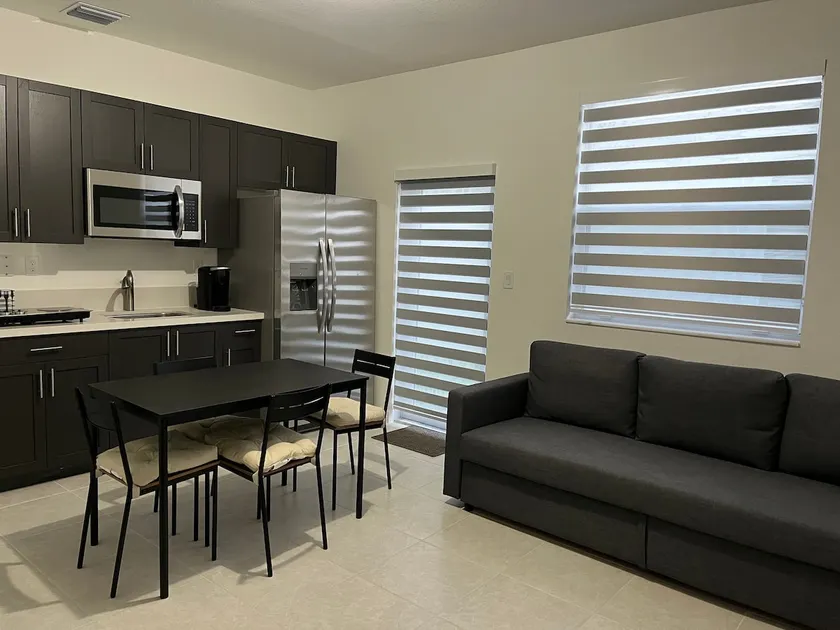 Charming one bedroom suite close to attractions - Image 1