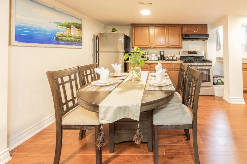 Convenient 2 bed rooms guest suit. - Image 1