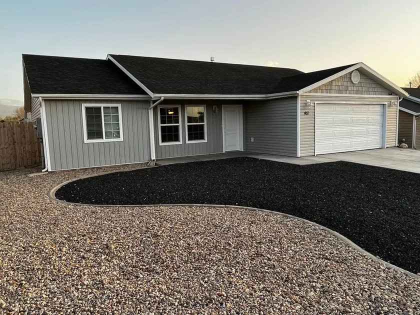 The Phoenix 3 bed/2 bath Short or Long Stays - Image 1
