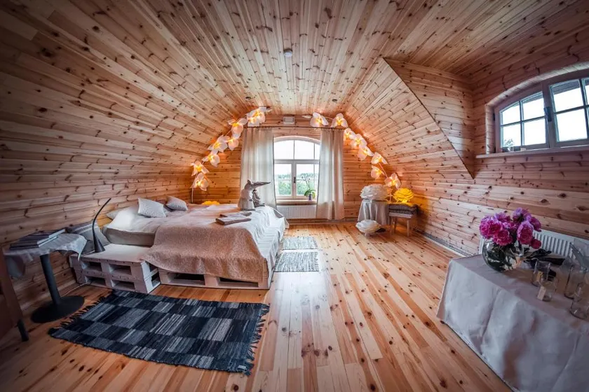 Cosy HOME with 200 local crafts items on premises - Image 1