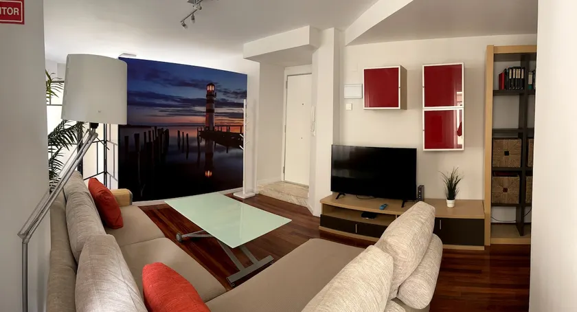 Loft and Garage in City Center, wifi, 5” to Beaches. - Image 1
