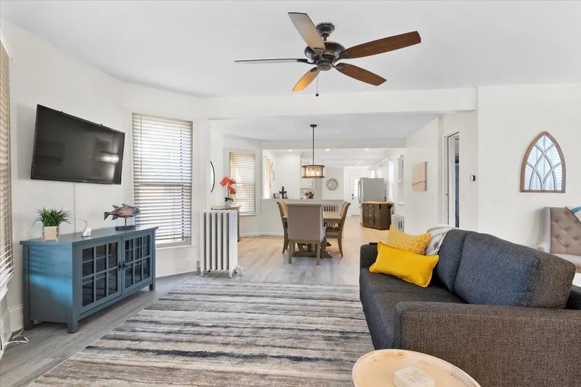 3br 3ba & 2 Kitchens! Just steps to beach and park - Image 1
