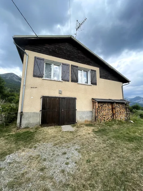 Quiet house for rent with garden and garage - Image 1