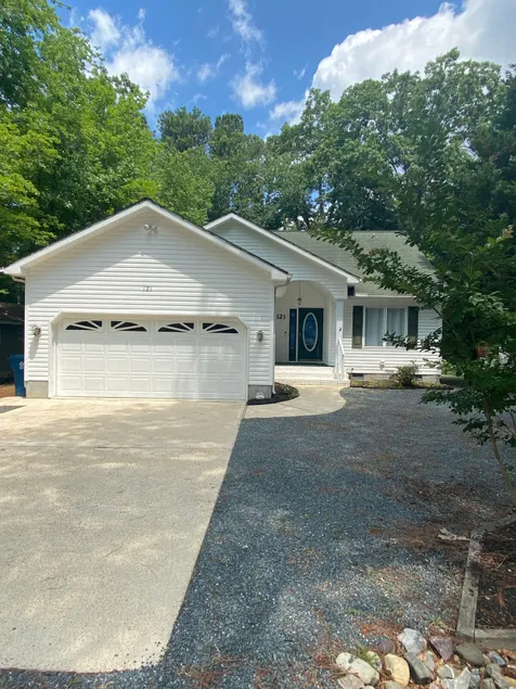 This is it!! Rancher central to beaches, pools, golf, casino! Fenced yard, Deck. - Image 1