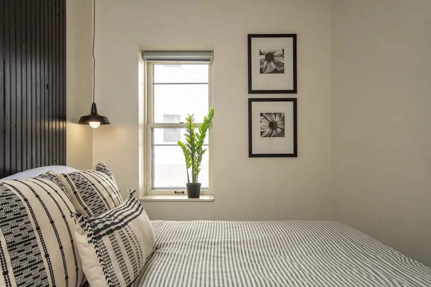 Stylish Roberts Alley Facing 1 BR • Annex 216 - Image 1