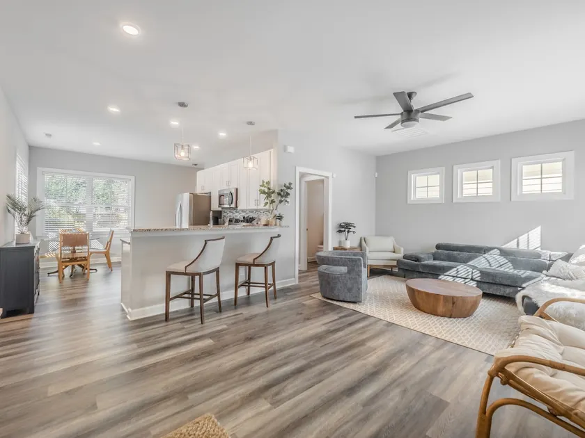 New 3BR Beach Haven in Downtown No Checkout Chores - Image 1