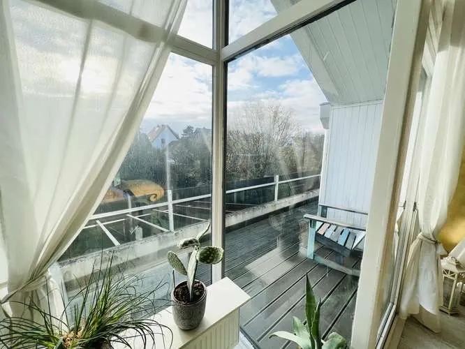 Beautiful, central apartment (90m²) with balcony - Image 1