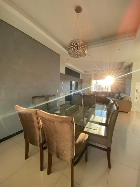Comfort LOTS OF SPACE in an upscale neighborhood, high standard - Image 1