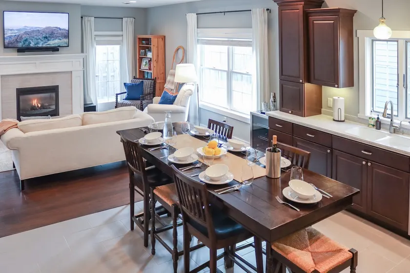 Trail’s End: Large, modern, 10min walk to town, ultra-fast Wi-Fi, heated floors! - Image 1