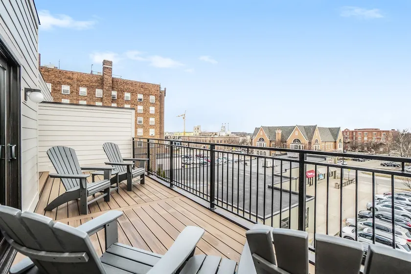 Spacious Downtown Retreat: Private Deck & Balcony - Image 1