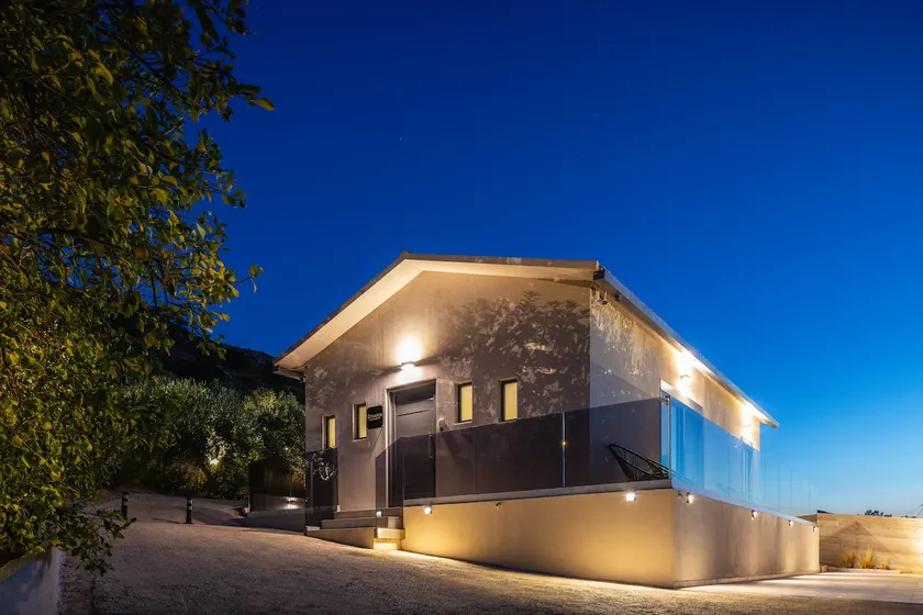 ÉTHAFOS Luxury Apartment - Image 1