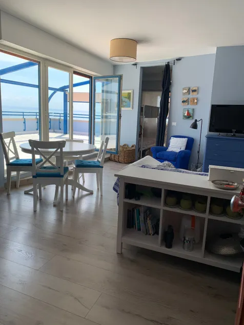 Apartment by the sea - Image 1