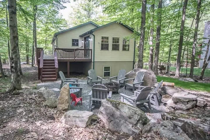 Family-Friendly Cabin: Arcade, Golf, Fire Pit - Image 1