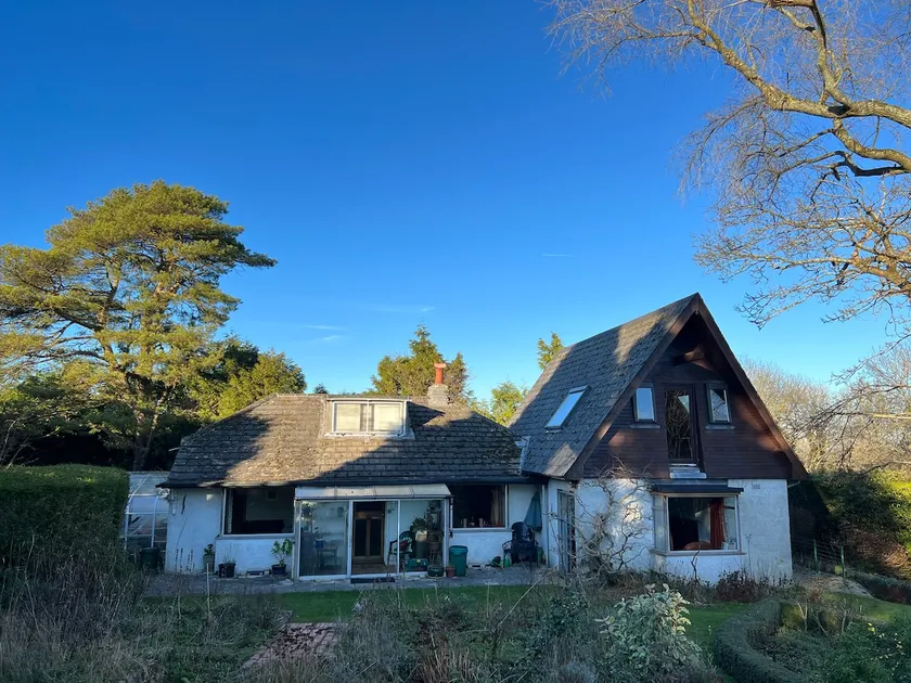 Lovely original 70s home in a big beautiful garden - Image 1
