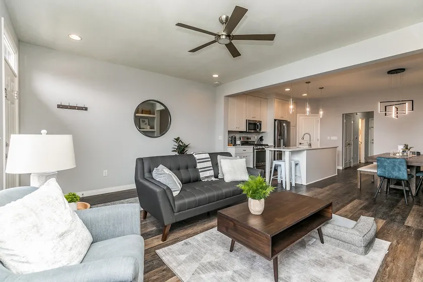 Huge Townhouse - near UIowa, Kinnick, Hospitals, Carver - Image 1