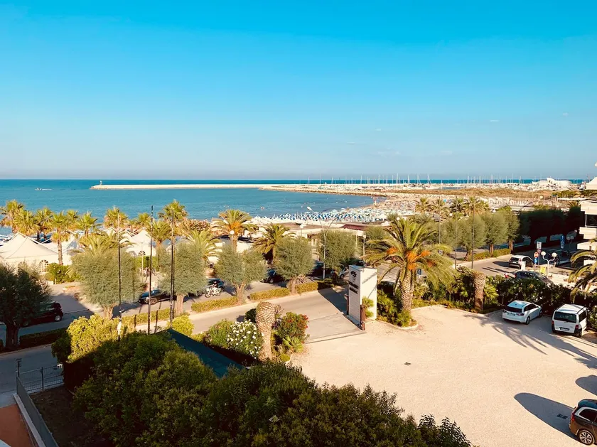 Beachfront penthouse. Private beach umbrella - Image 1