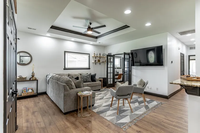 ✸ Luxurious, Modern 3 BR only 1.8mi from Etown Sports Park ✸ - Image 1