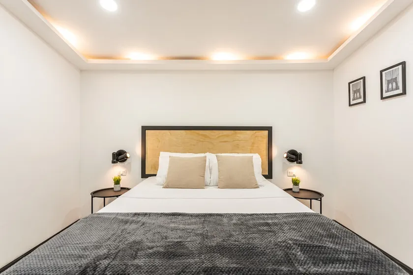 Authentic • Industrial | Cozy | 4P + A/C + Parking - Image 1