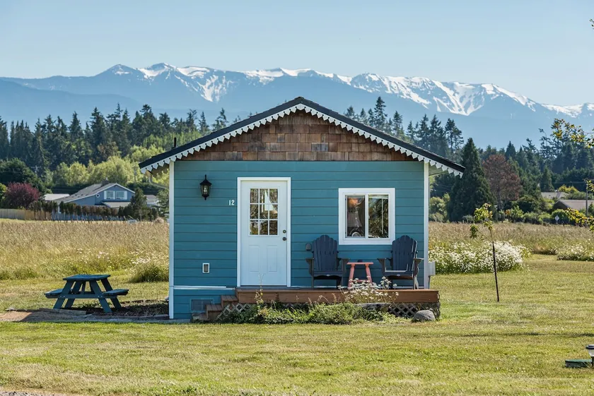 Honeymoon Cottage with two-person jetted tub - Image 1