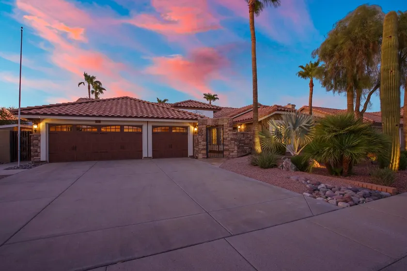 Spacious & Relaxing Vacation Home With HEATED POOL &  TESLA CHARGER - Image 1