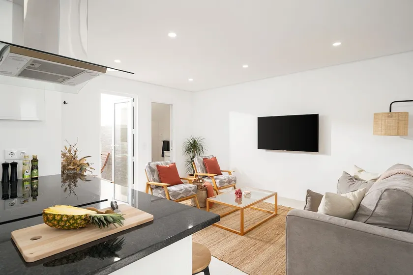 Modern apartment in Marina with free parking - Image 1
