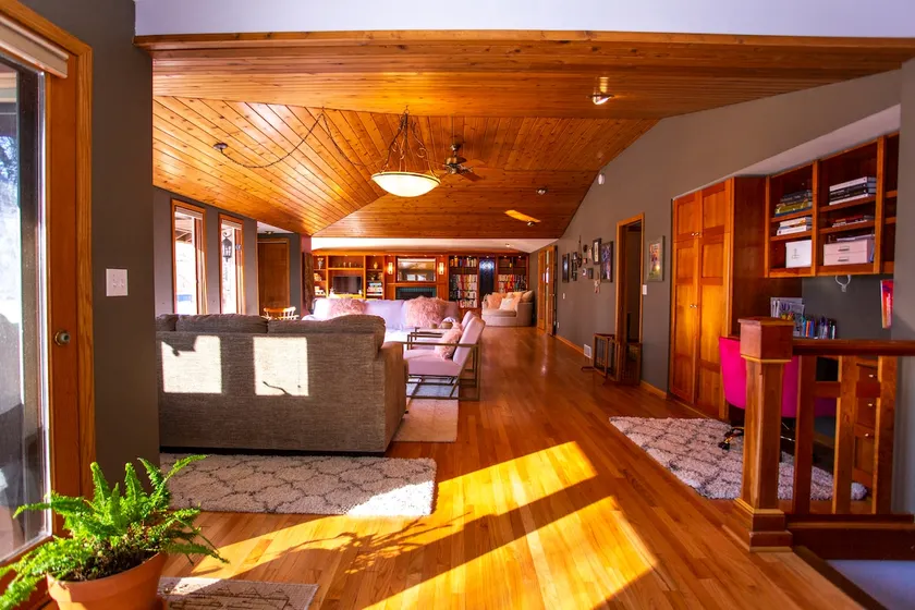 Quiet Cottage-Lakeview-Full Gym-Pets welcome - Image 1