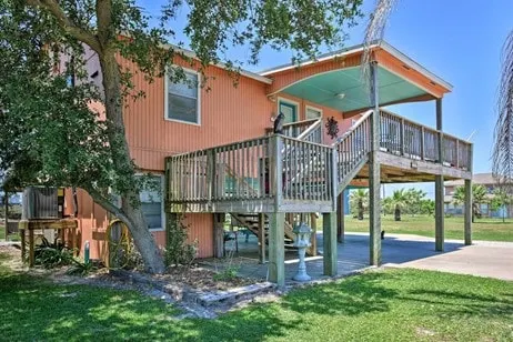 \"REEL CATCH\" 5 minutes from BEACH & FISHING CENTER! - Image 1