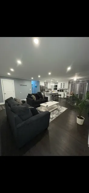 Newly Renovated 4 Bedroom Home - Image 1