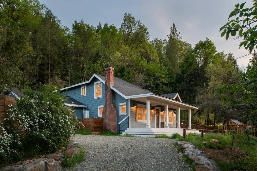 Blue Lead Lodge | outdoor cinema, spa + game room - Image 1