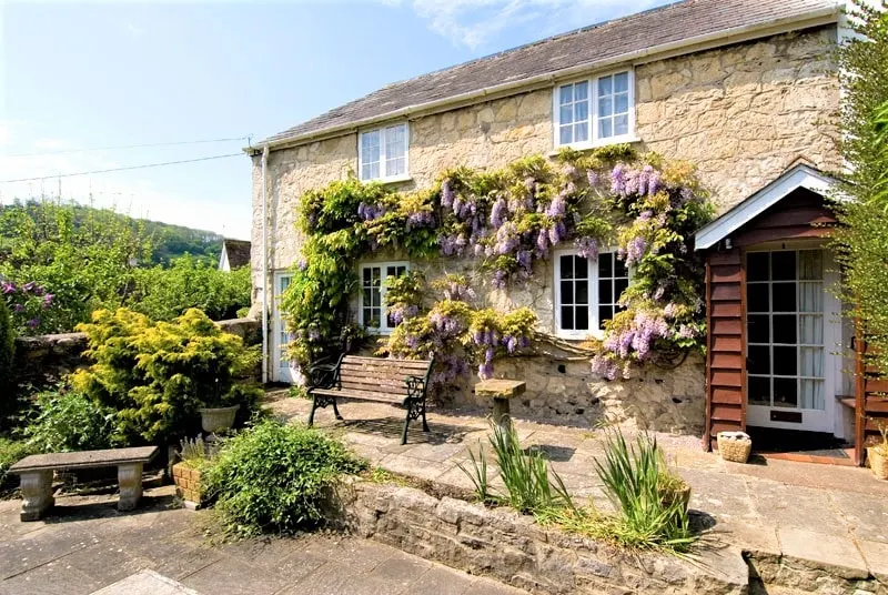 Lovely cottage 10 minute walk to beach + parking - Image 1