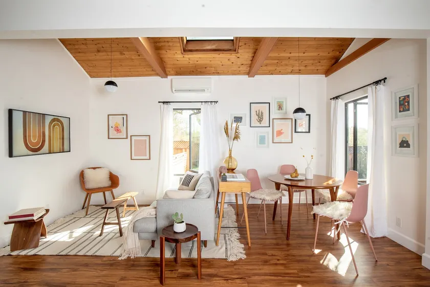 Designer Wine Country Cottage in Perfect Location - Image 1