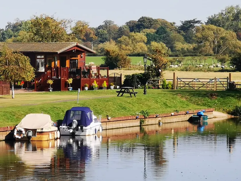 Bend in the River Lodge - Image 1