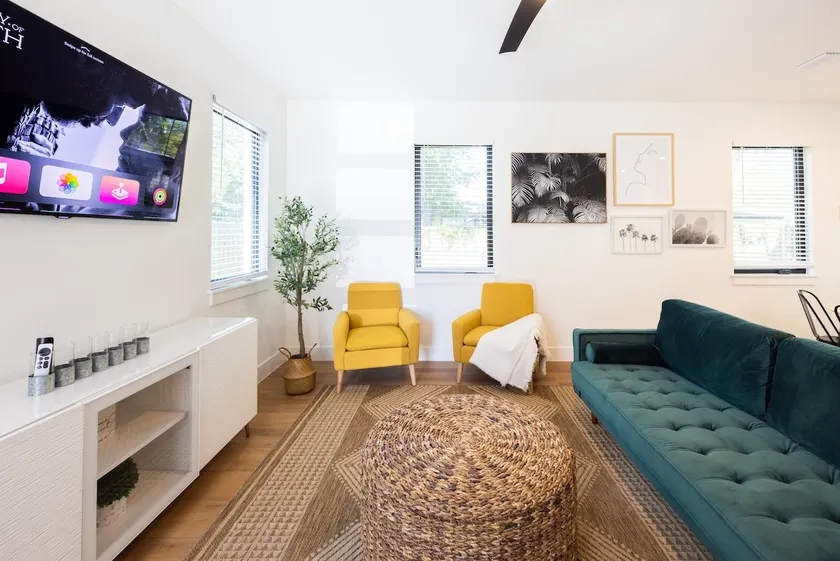 Family Downtown Retreat | • Free Parking - Image 1