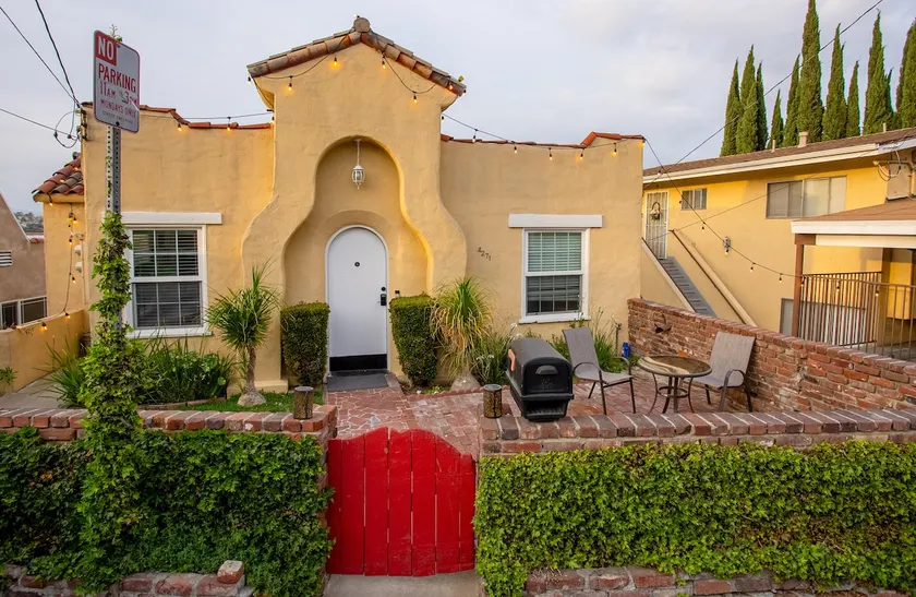 Spacious 2 BR Villa w/ Breathtaking View over DTLA - Image 1