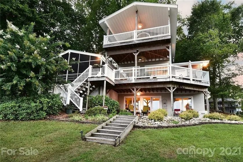Dual-suite Lakefront retreat | 2 Kitchens + Dock - Image 1