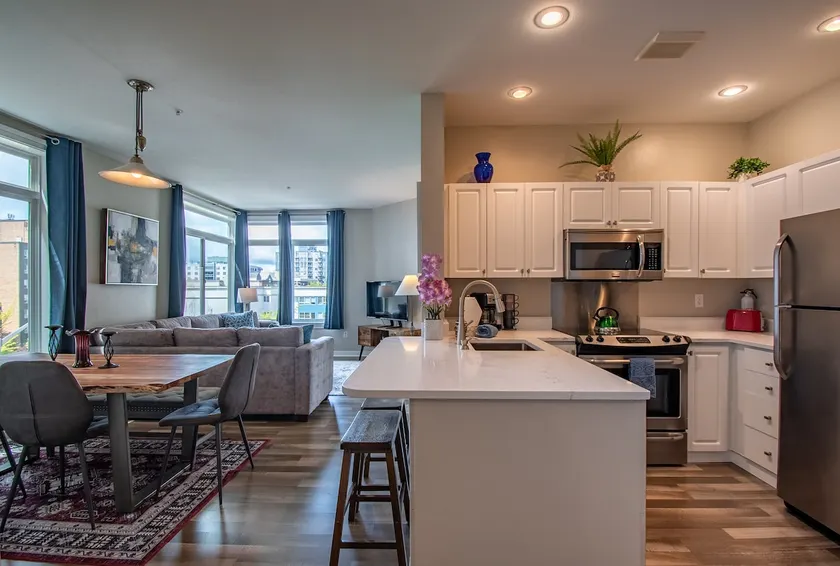 Elegant 2 Bedroom Home in the Heart of Seattle! - Image 1