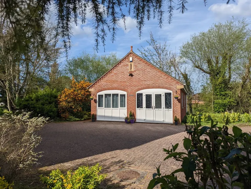 Cosy and secluded brook-side lodge - Image 1