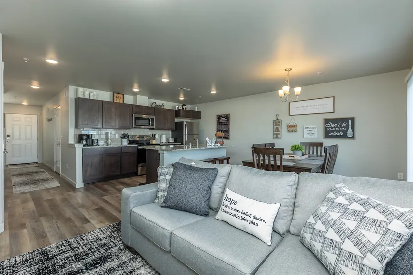 Let's gather together-spacious living & kitchen - Image 1
