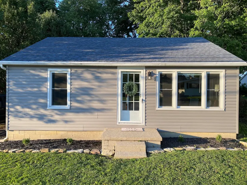 2 Bedroom House on Wayne - Image 1